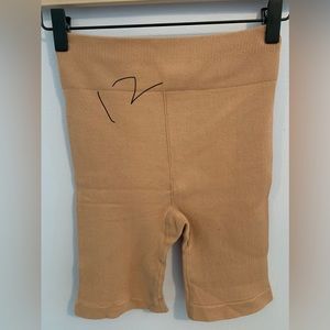 Cloud Seamless High Waisted 7in Short